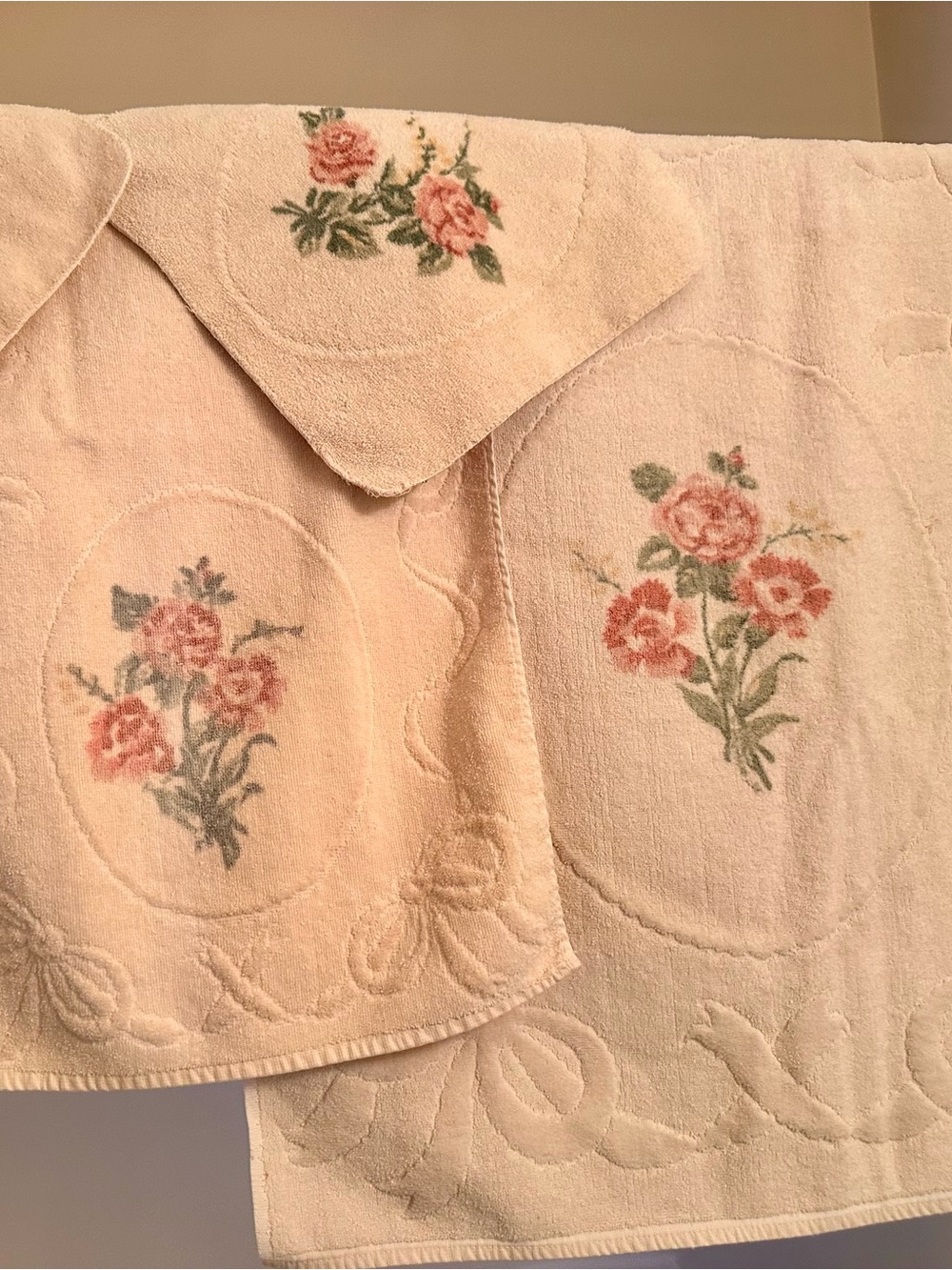 Vintage Canon Cream Royal Family Towel Set Floral Design